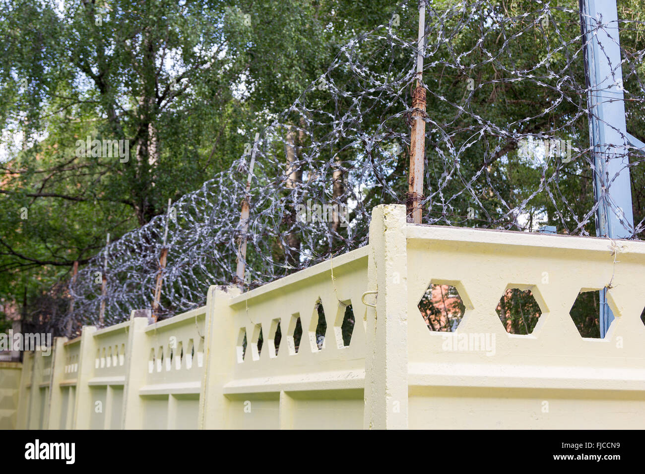Concrete fence hires stock photography and images Alamy