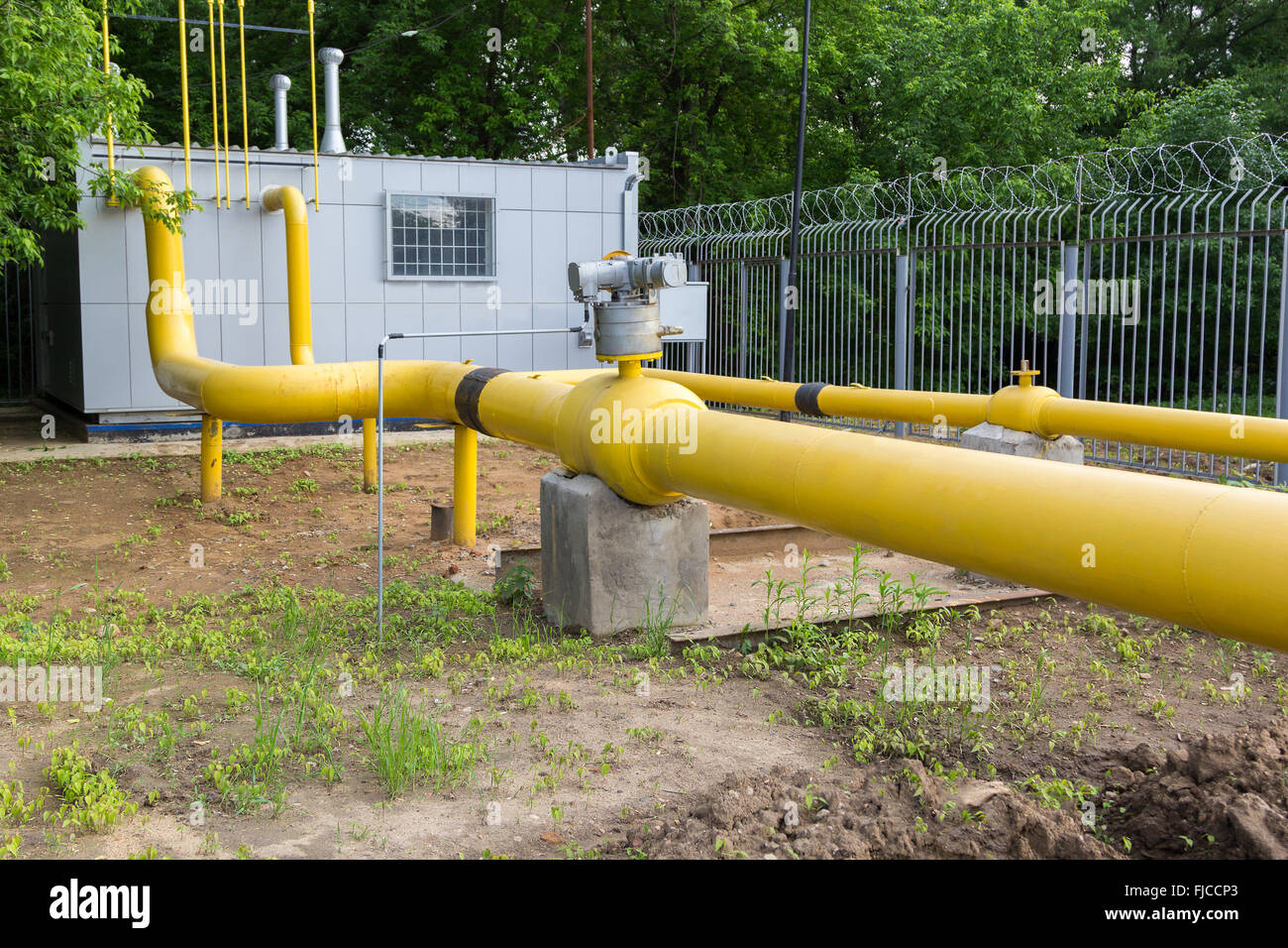 Yellow gas pipes hires stock photography and images Alamy