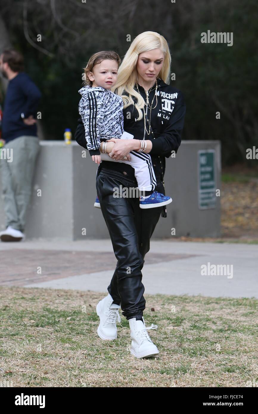Gwen Stefani leaves a children's birthday party with her son Apollo