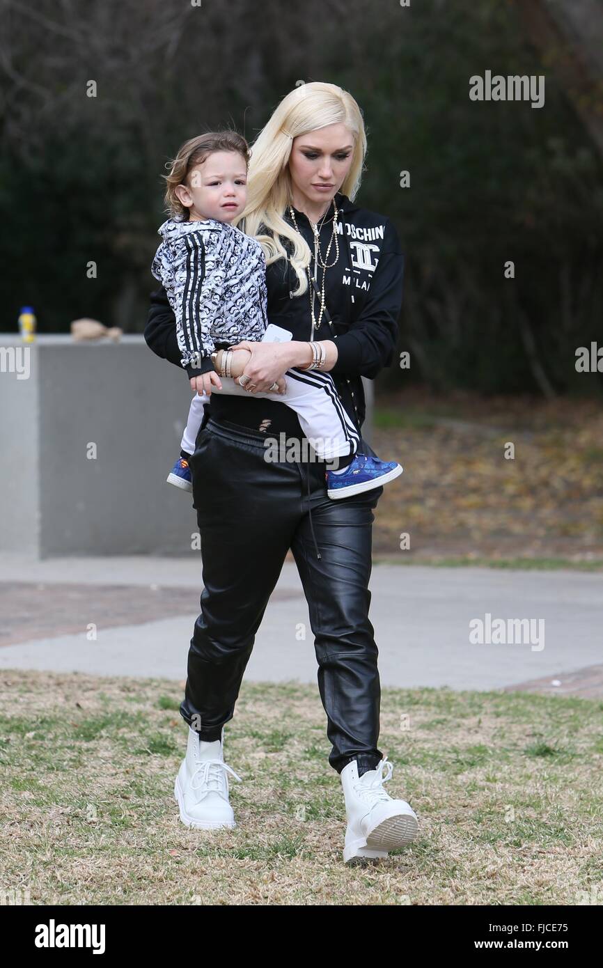 Gwen Stefani leaves a children's birthday party with her son Apollo