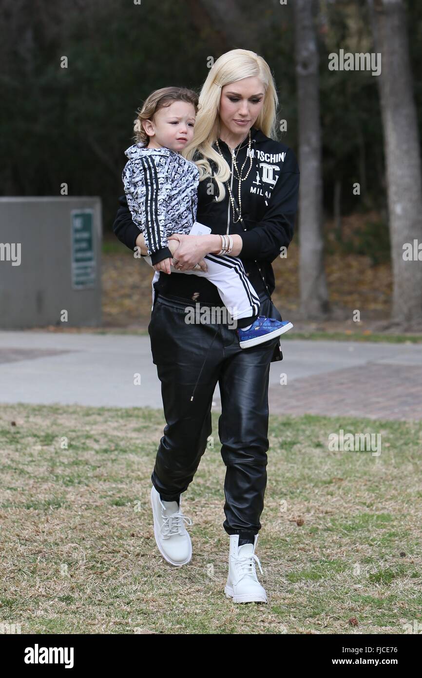 Gwen Stefani leaves a children's birthday party with her son Apollo