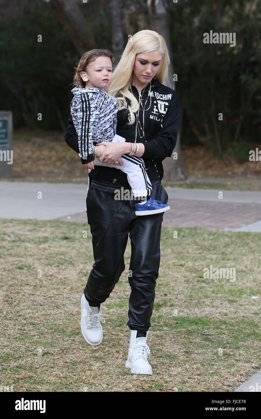 Gwen Stefani leaves a children's birthday party with her son Apollo