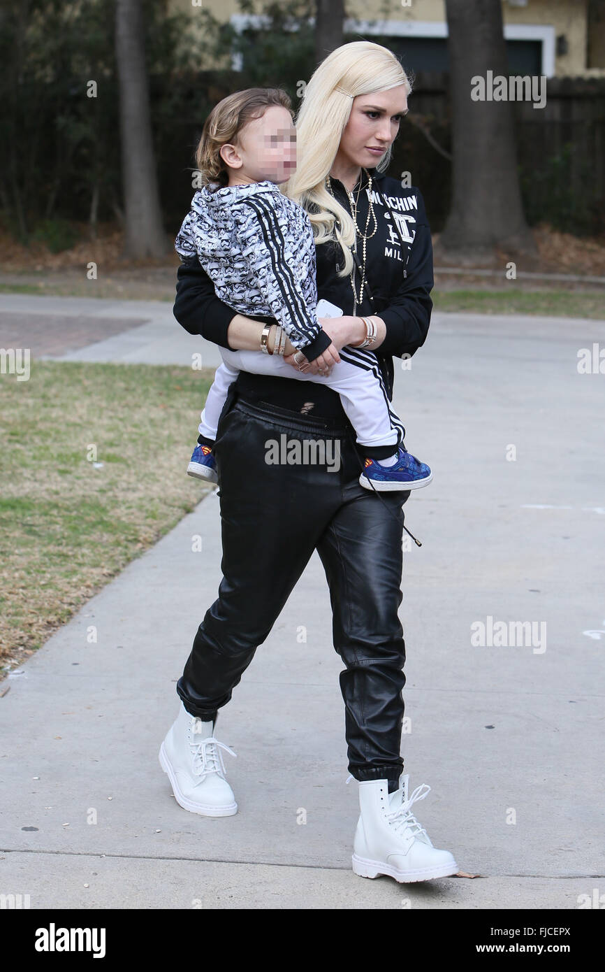 Gwen Stefani leaves a children's birthday party with her son Apollo