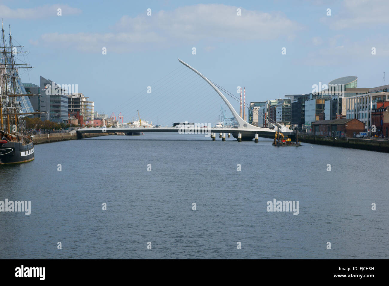 Samuel Beckett Bridge, Dublin, over River Liffey Stock Photo - Alamy