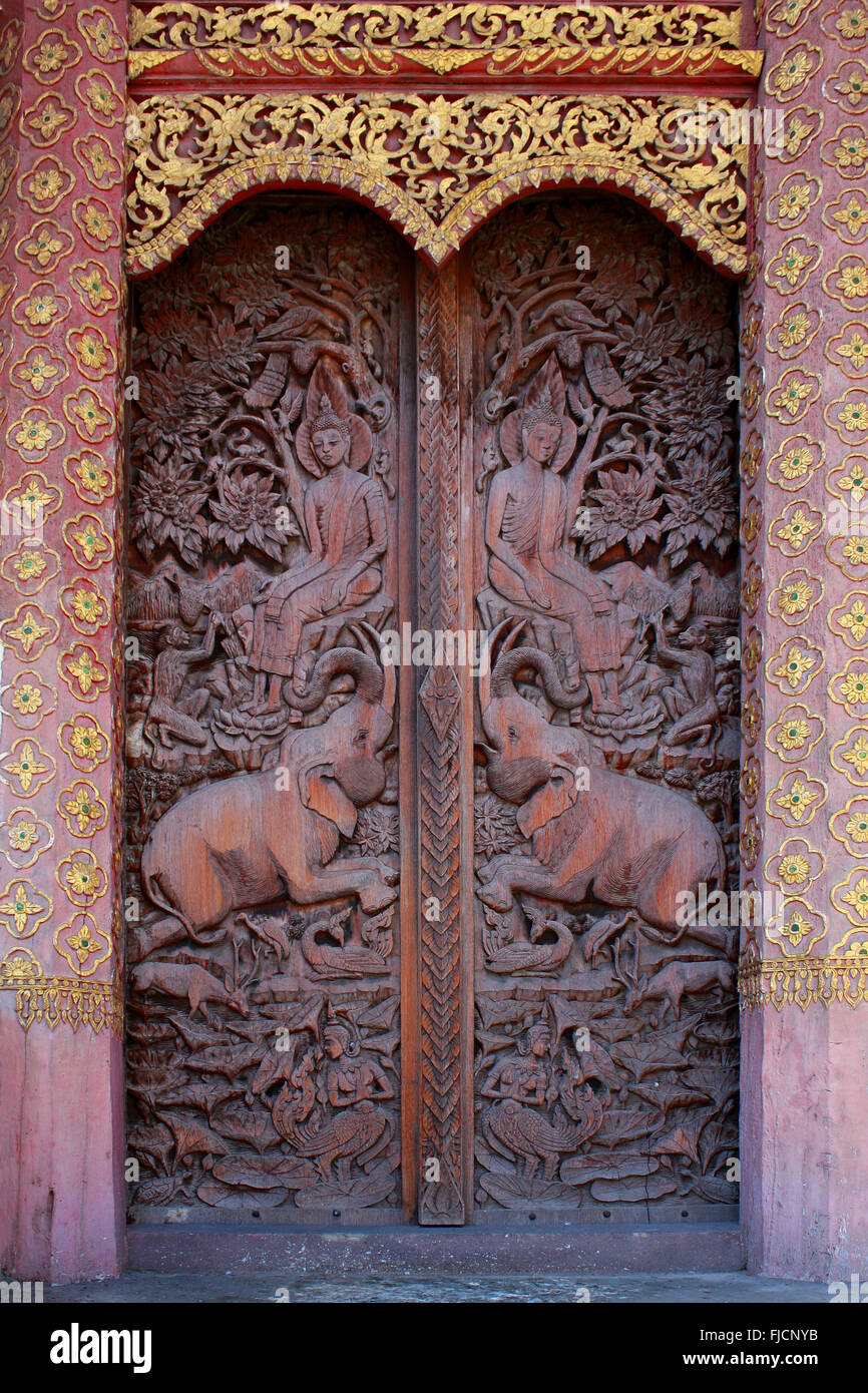 A Photo Of Wood Carving Temple Door Stock Photo Alamy