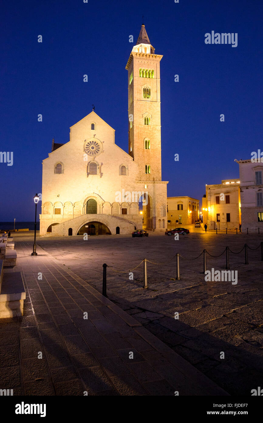 St. Nicholas the Pilgrim Cathedral, Trani, Bari Province, Puglia, Italy at night Stock Photo