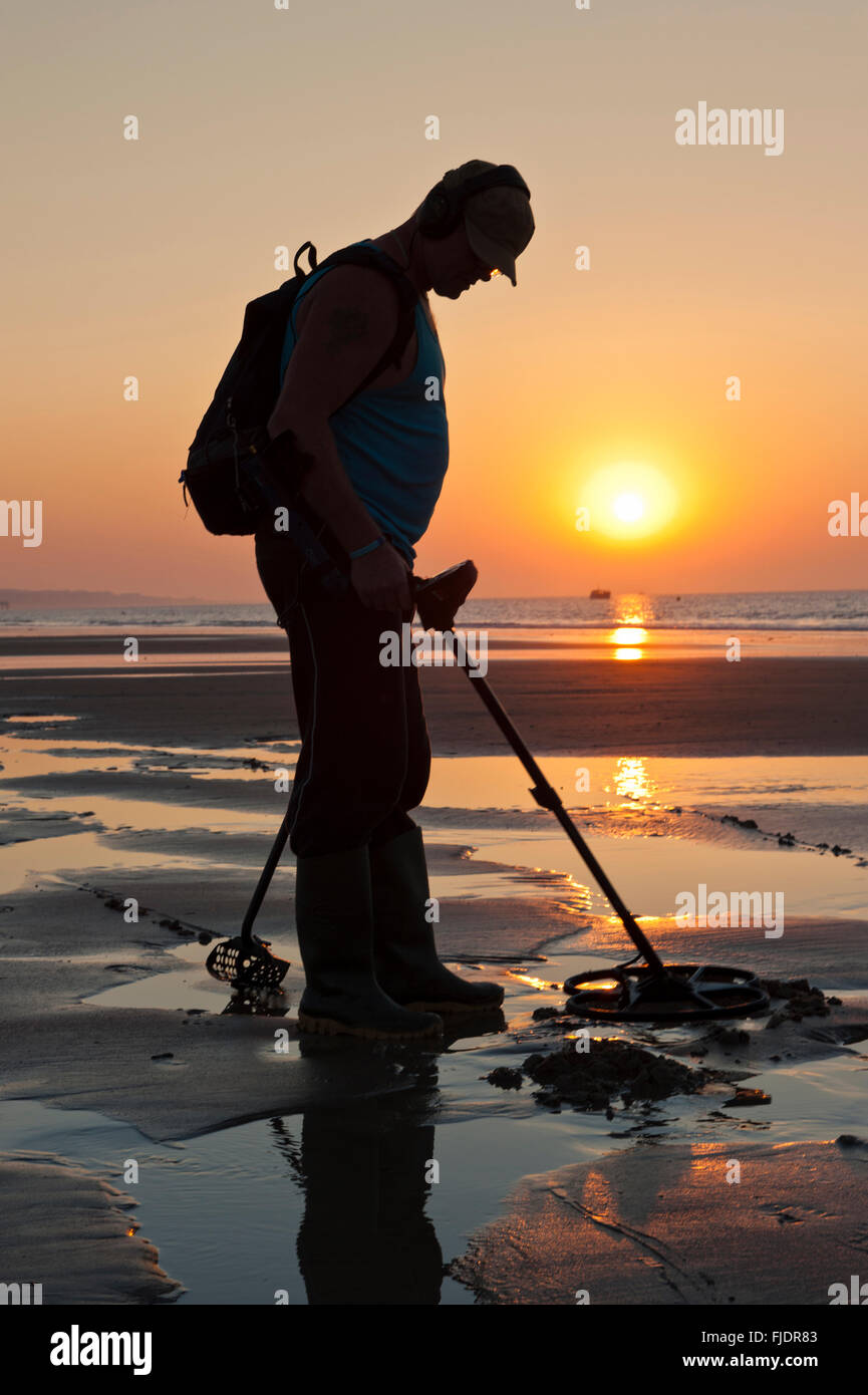Metal detecting hires stock photography and images Alamy