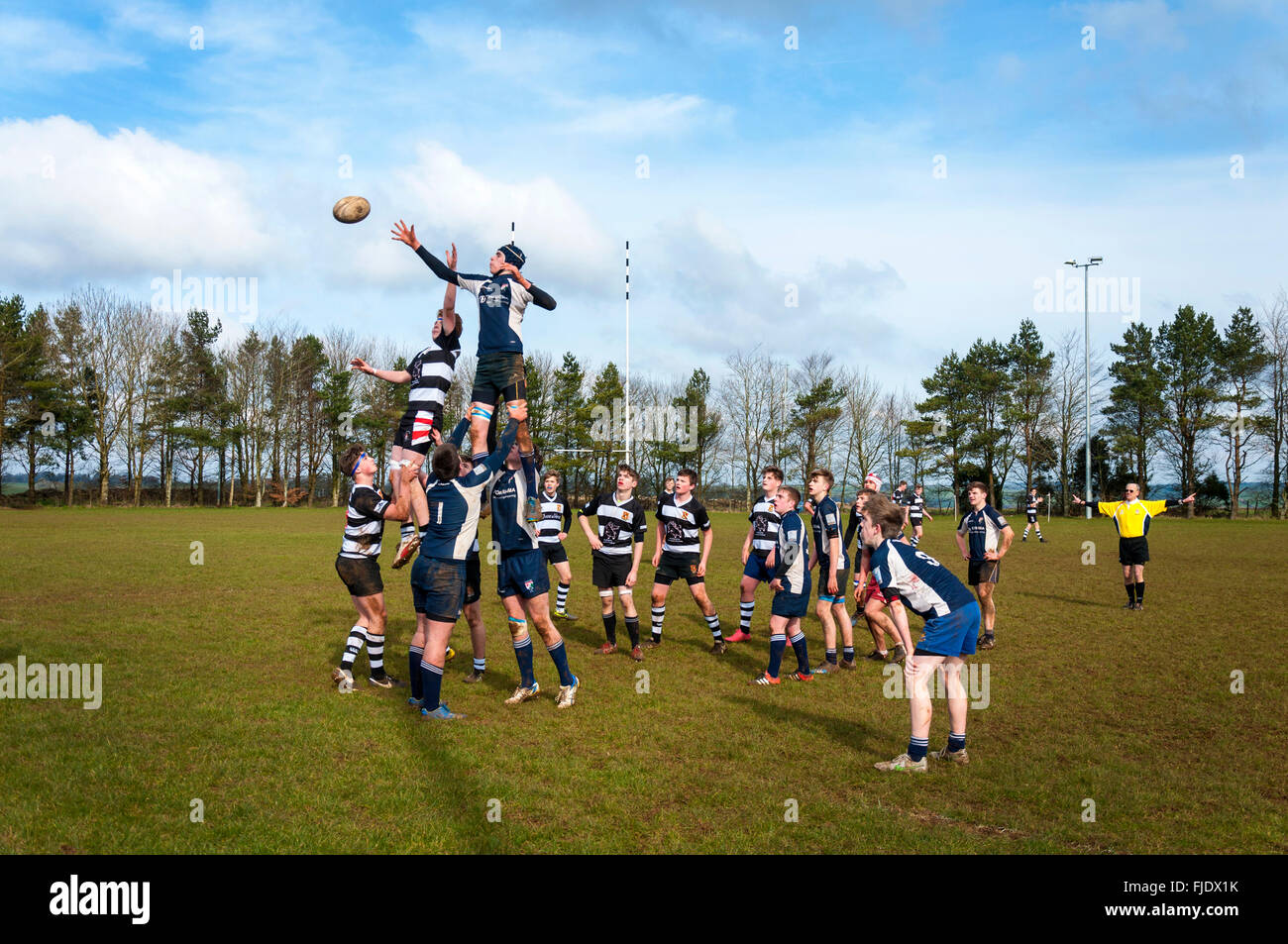 Under 16 age group rugby union match lineout between Walcot RFC and Avonvale RFC in Bath, UK Stock Photo