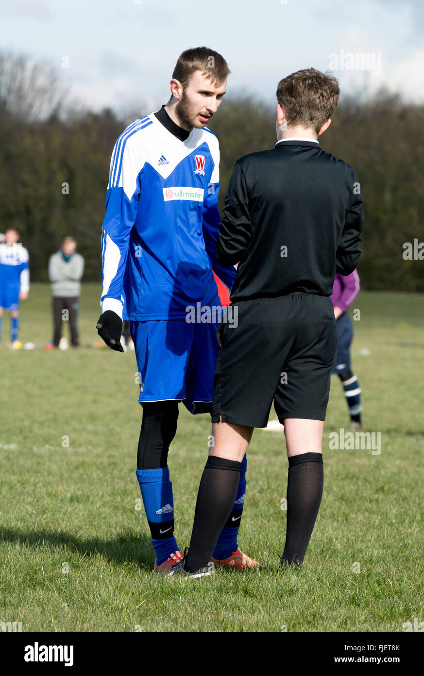 Sunday League football referee talking to a player, Leamington Spa, UK  Stock Photo - Alamy