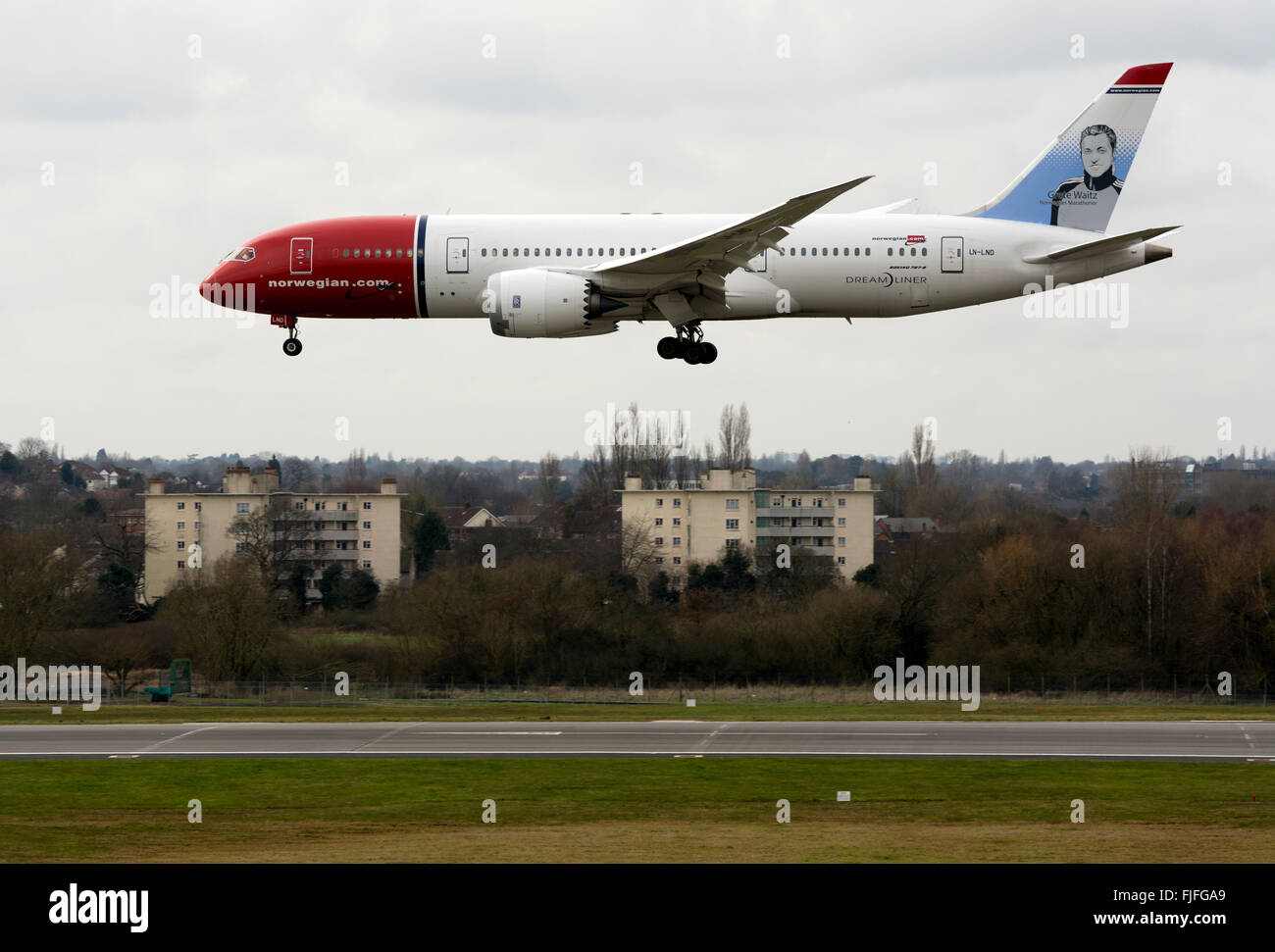 Norwegian Boeing 787 Deamliner landing at Birmingham Airport, UK (LN-LND) Stock Photo