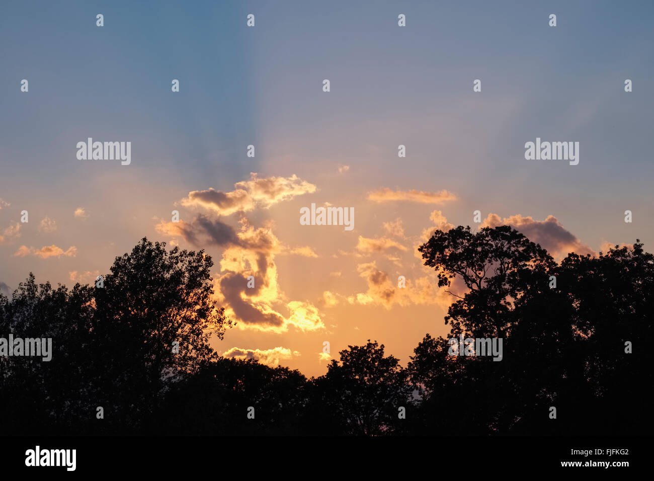 Clouds with sun rays hi-res stock photography and images - Alamy