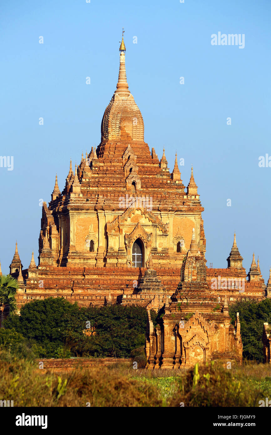 Htilominlo Temple Pagoda on the Plain of Bagan, Bagan, Myanmar (Burma) Stock Photo