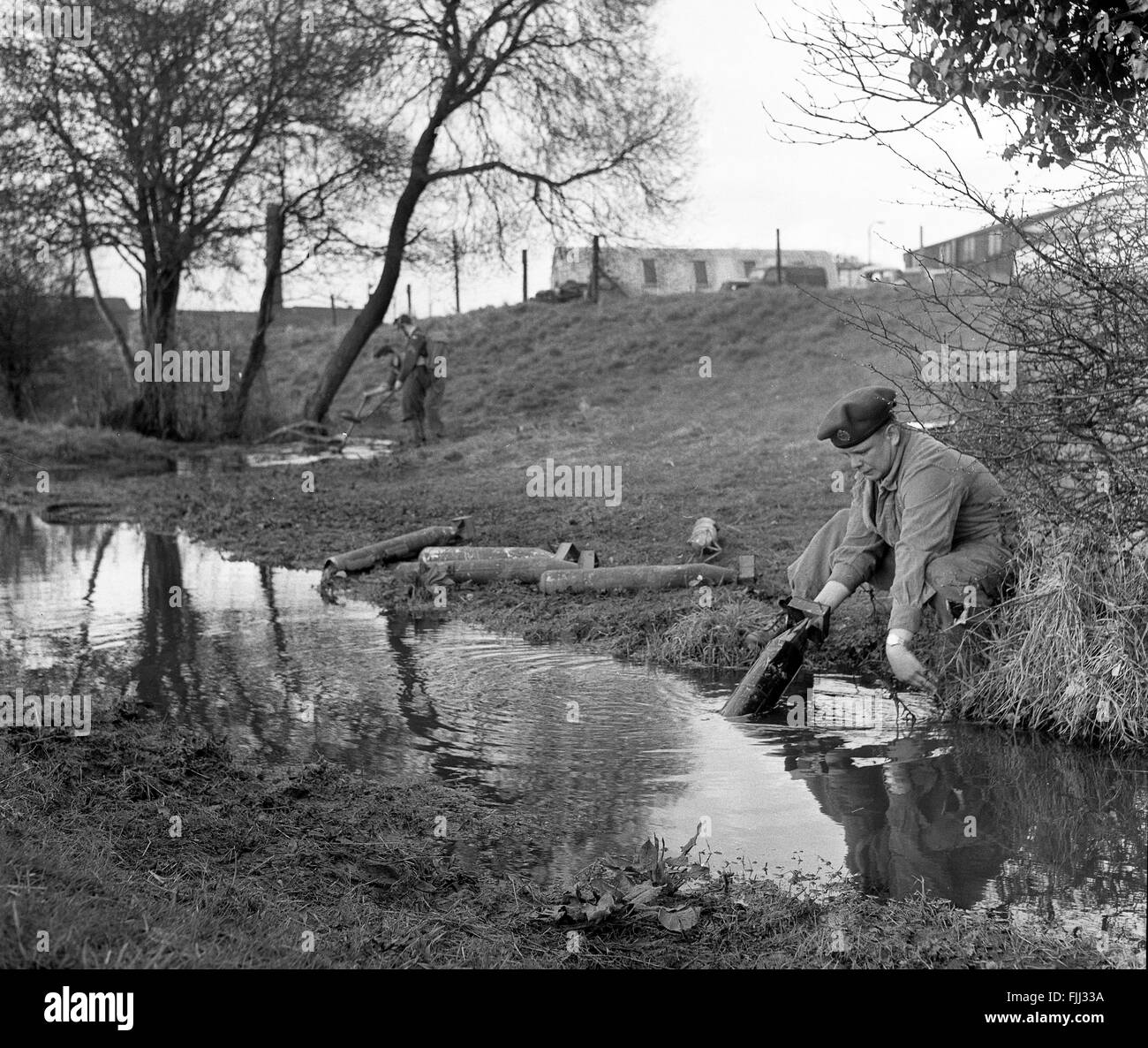 Army bomb disposal experts recovering Second World War bombs in Welington 1960s Stock Photo