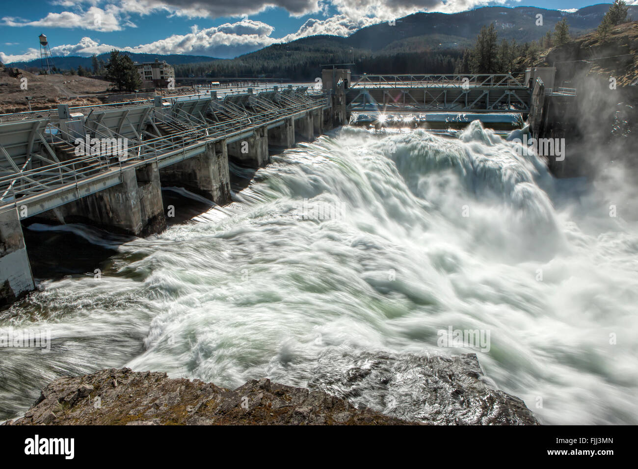 Rushing water of Post Falls Dam Stock Photo Alamy