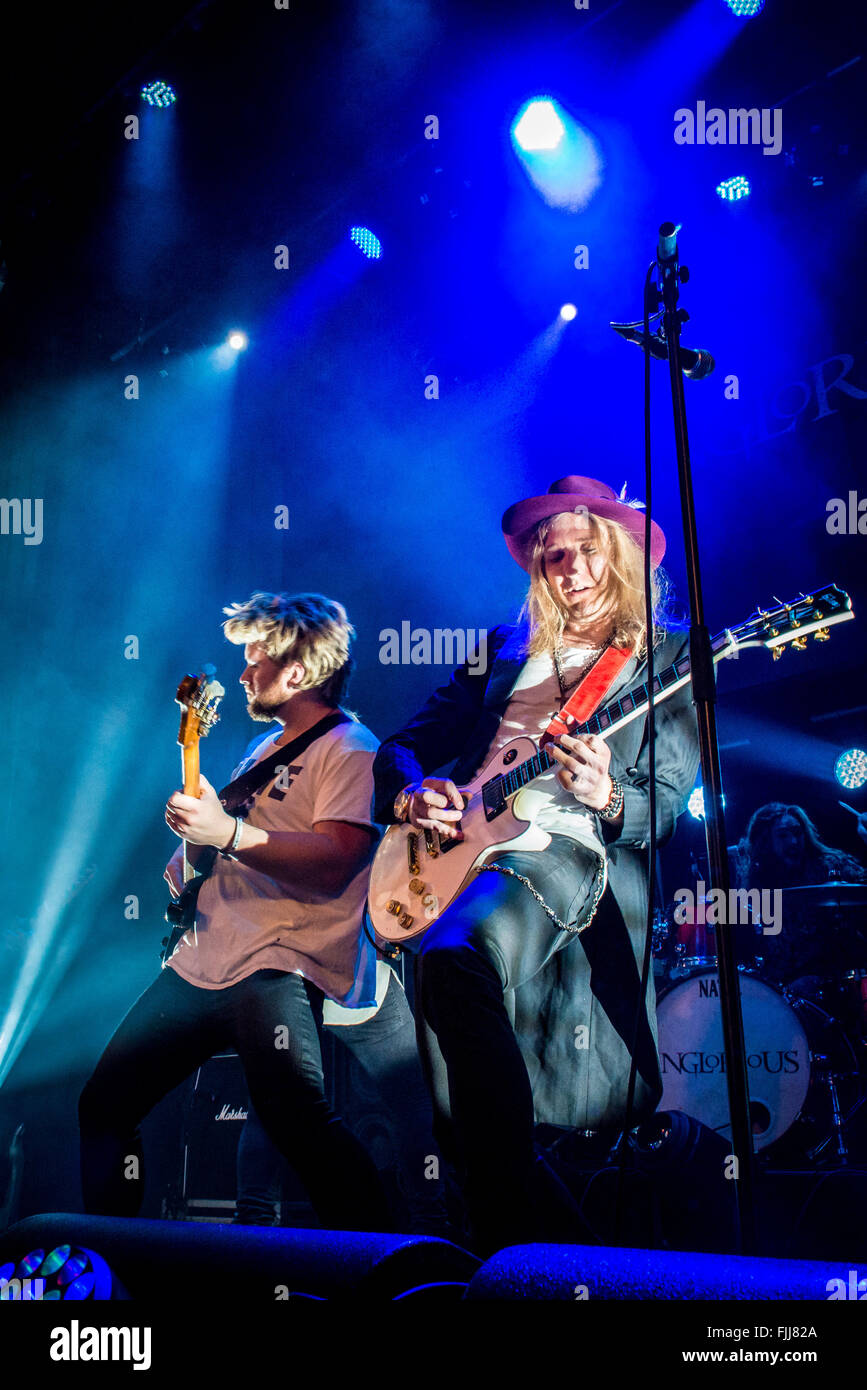 Andreas Eriksson on lead guitar & Colin Parkinson on bass (Inglorious) Stock Photo