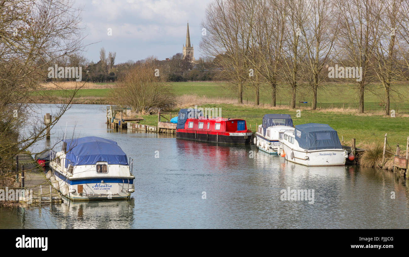 The upper reaches of the River Thames near St John's Lock and the Cotswold town of Lechlade on Thames, Oxfordshire, England, UK Stock Photo