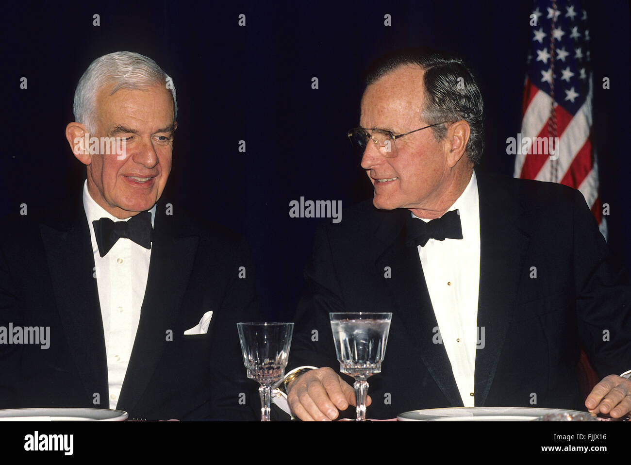 Washington, DC., USA, 2nd  May 1992 President George H.W. Bush dressed in Black Tie at the White House Correspondents dinner. Seated next to him is Speaker of the House Thomas Foley. Credit: Mark Reinstein. Stock Photo