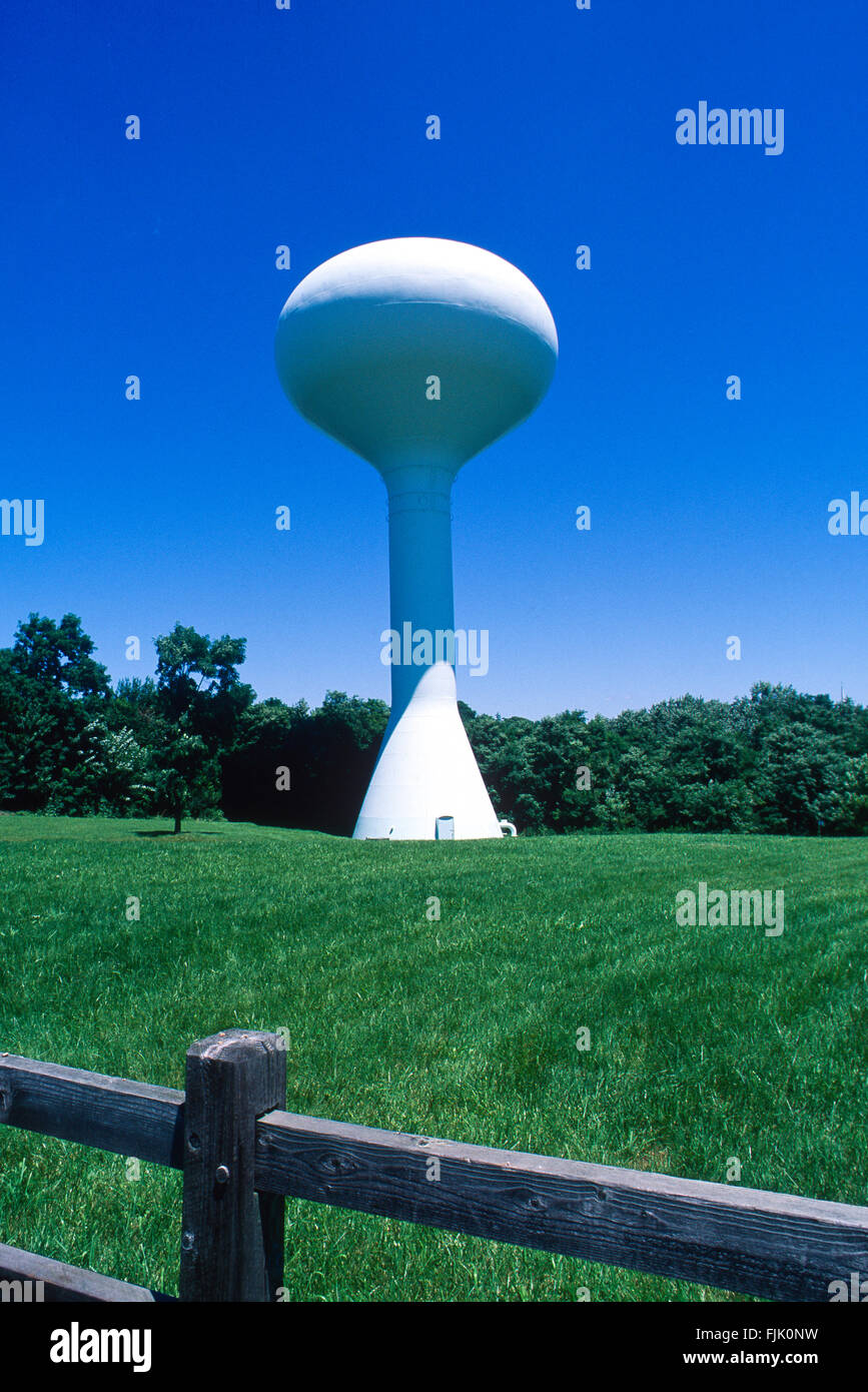 Sandy Spring, Maryland, USA, 1996 Water storage tower in Sandy Spring Maryland, used as a reserve for local drinking water and as part of the reserve for fire fighting in the rural area.  Credit: Mark Reinstein Stock Photo