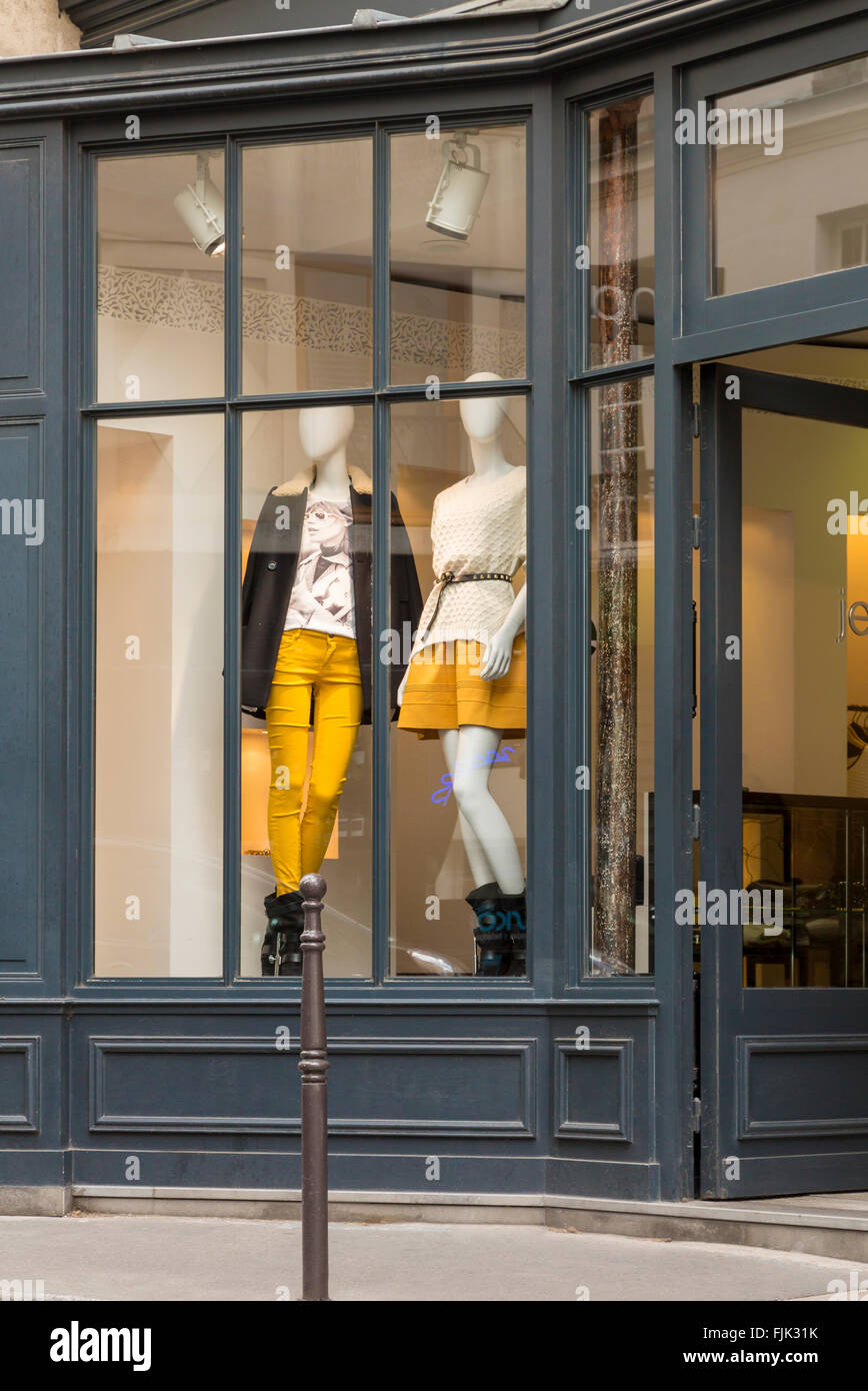 Fashionable women s clothing boutique on a side street in the trendy Le Marais district Paris France Stock Photo Alamy