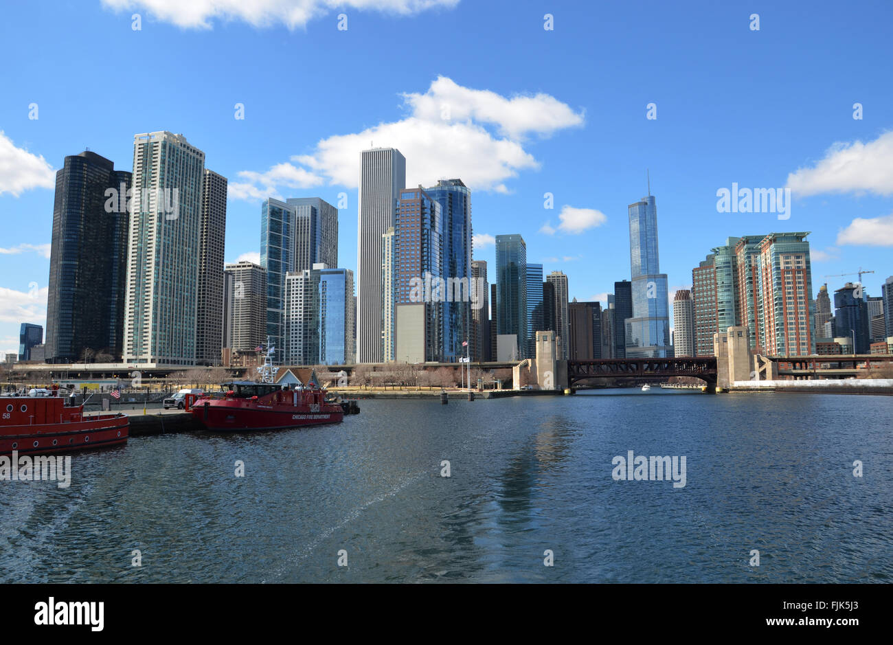 Chicago cityscape from river hi-res stock photography and images - Alamy