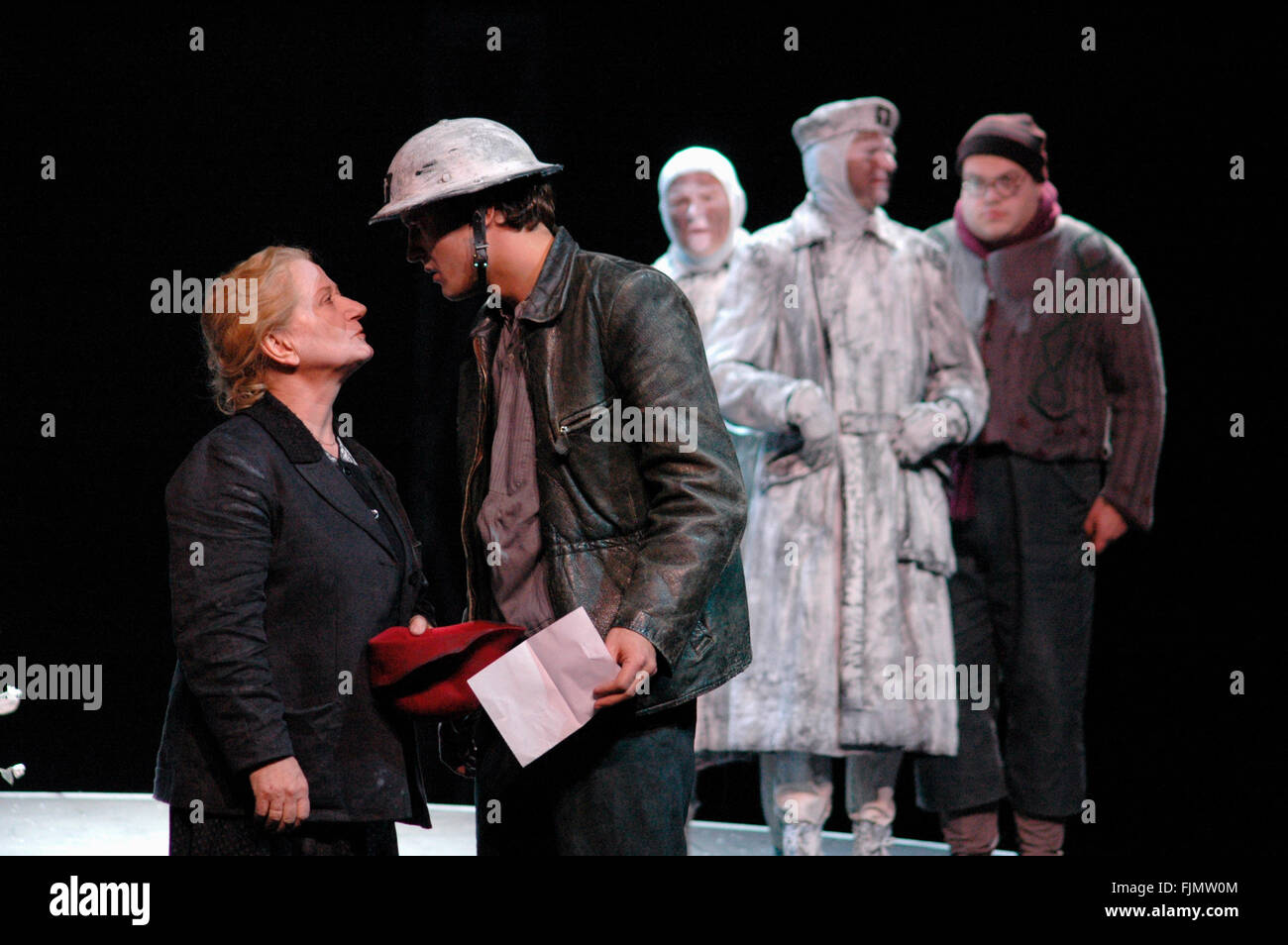 Carmen-Maja Antoni, Michael Rothmann,u.a. - Theaterproduktion 'Mutter Courage und ihre Kinder' (von Bertolt Brecht, Regie: Claus Stock Photo