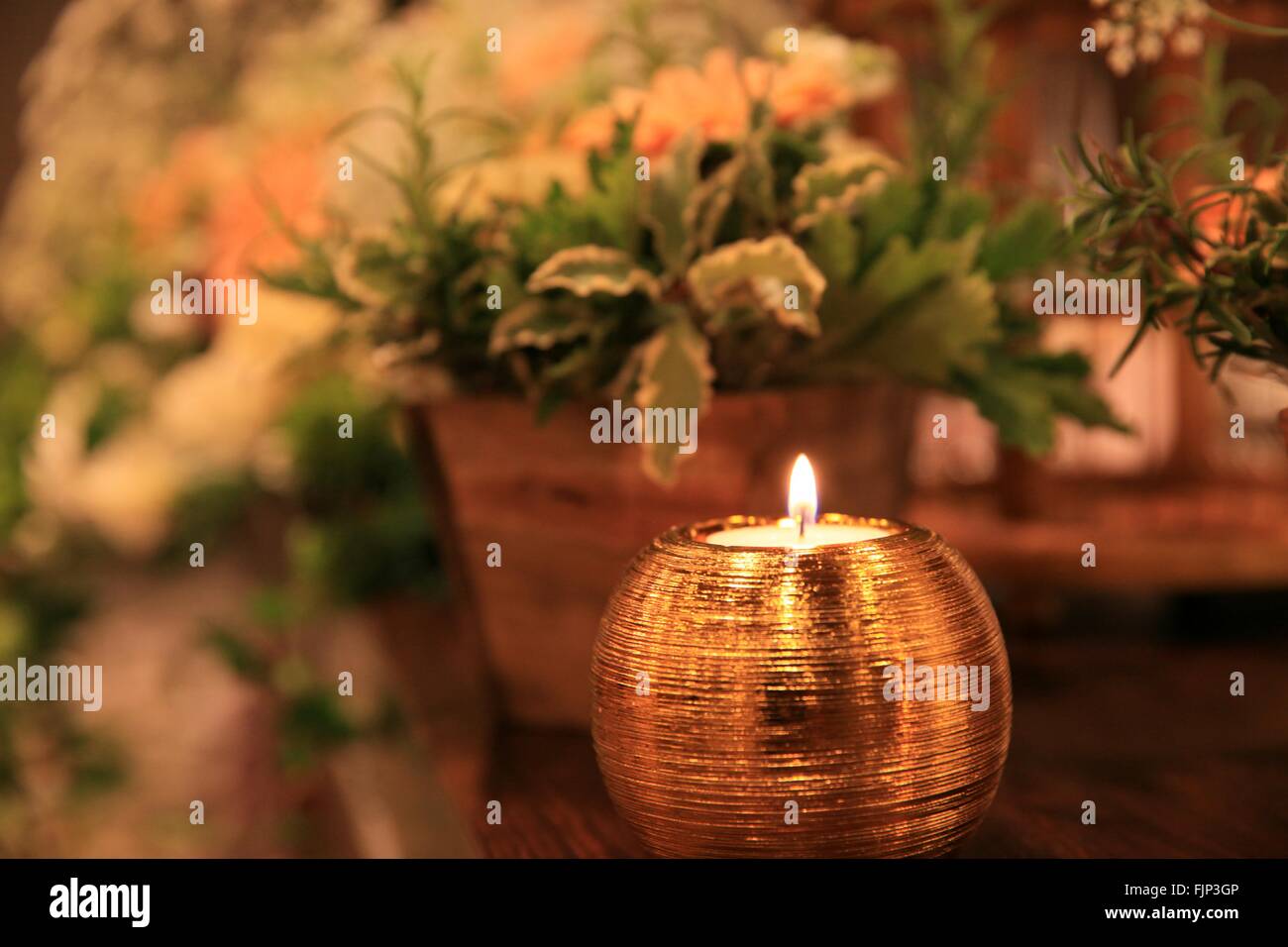 Centerpiece candle hires stock photography and images Alamy