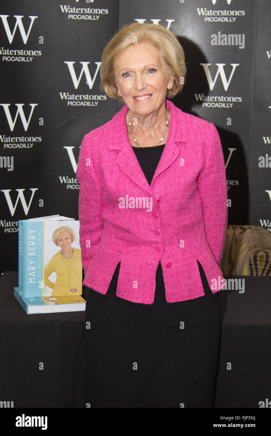 Waterstones, Piccadilly, London, March 3rd 2016. Great British Bake-off judge Mary Berry appears at Waterstones Piccadilly to sign copies of her latest book Foolproof Cooking. Credit:  Paul Davey/Alamy Live News Stock Photo