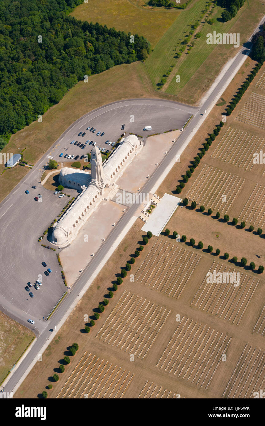 Meuse (55), Verdun, champs de batailles de la 1ere guerre mondiale, Douaumont, Ossuaire et cimetiere militaire (vue aerienne)  / Stock Photo