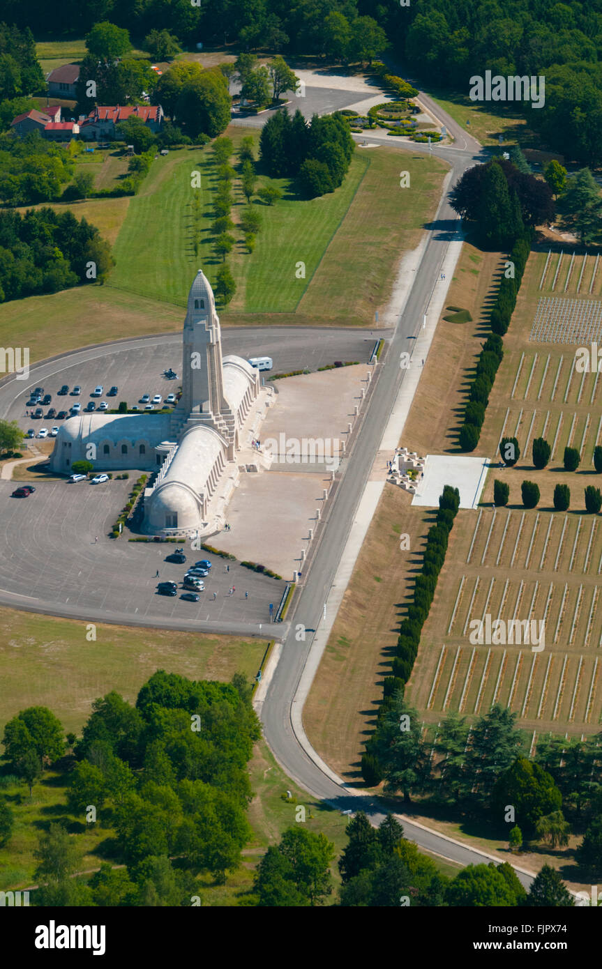 Meuse (55), Verdun, champs de batailles de la 1ere guerre mondiale, Douaumont, Ossuaire et cimetiere militaire (vue aerienne)  / Stock Photo