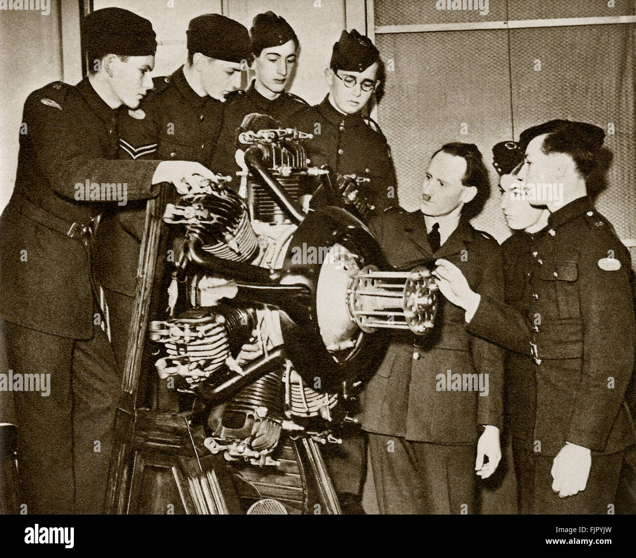 Air cadets ,c.  1940. WWII  at an air force training camp. Learning about the aero engine. Stock Photo