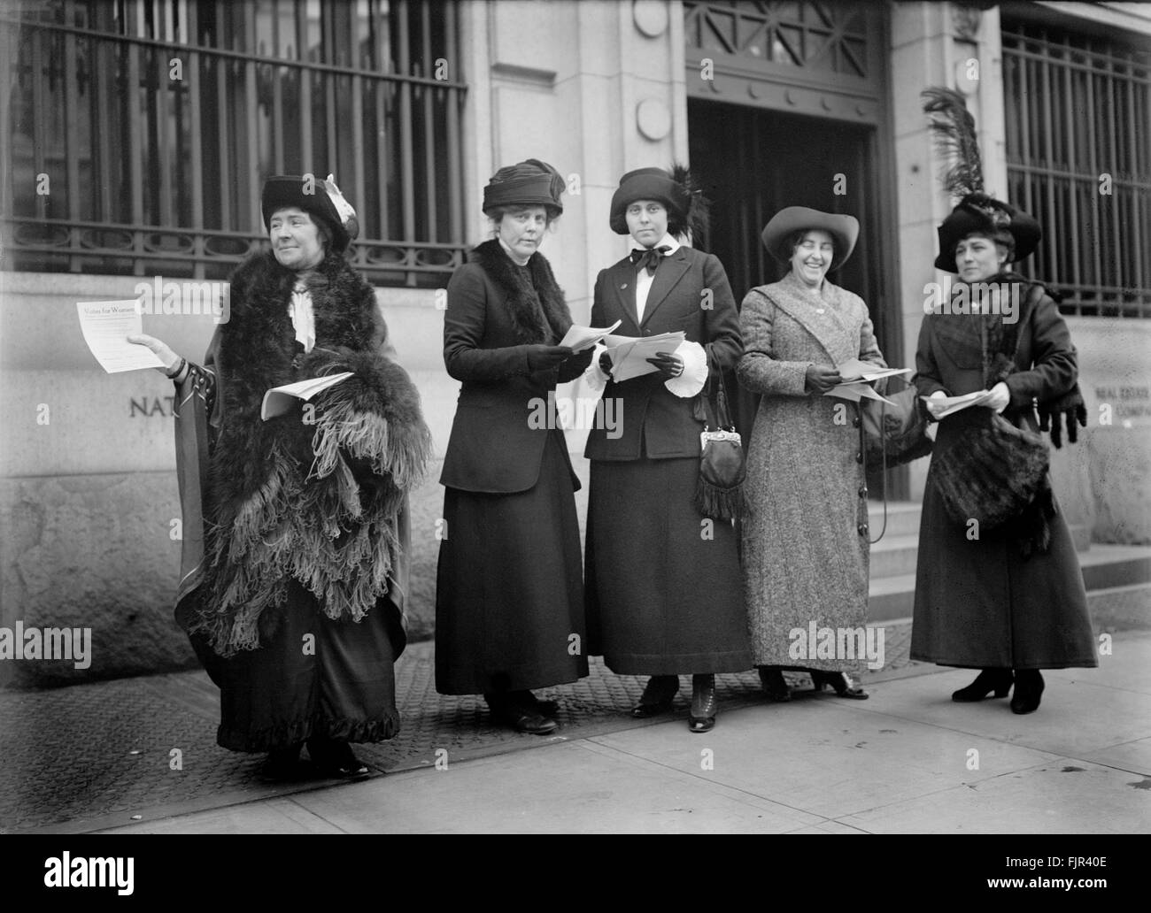 Suffragettes Handing out Fliers announcing Parade, Washington DC, USA, circa 1913 Stock Photo