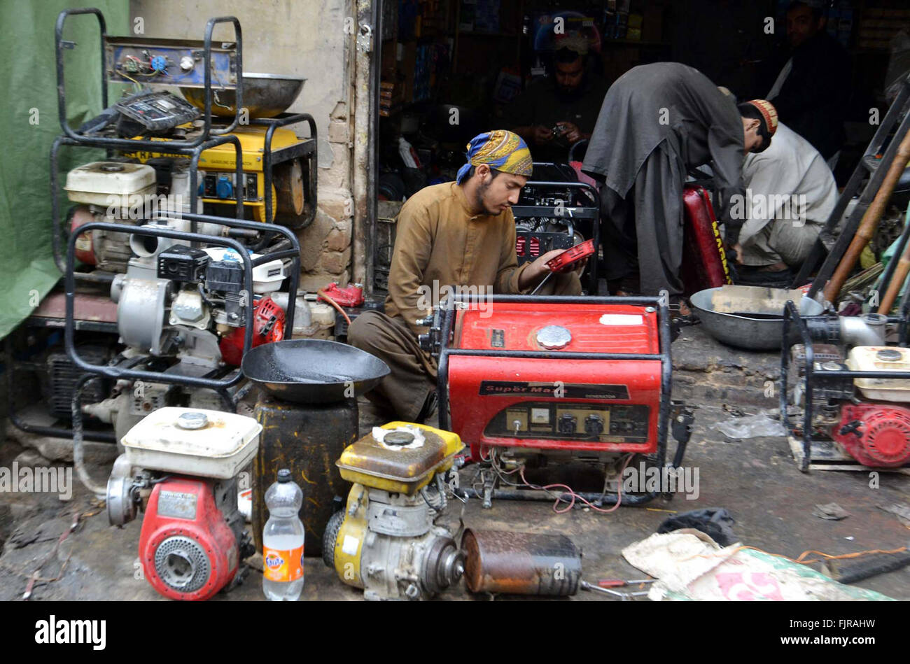 Electric generators are being repaired on workshop as the demand of  generator increases due to massive electricity load shedding, in Quetta on  Thursday, March 03, 2016 Stock Photo - Alamy