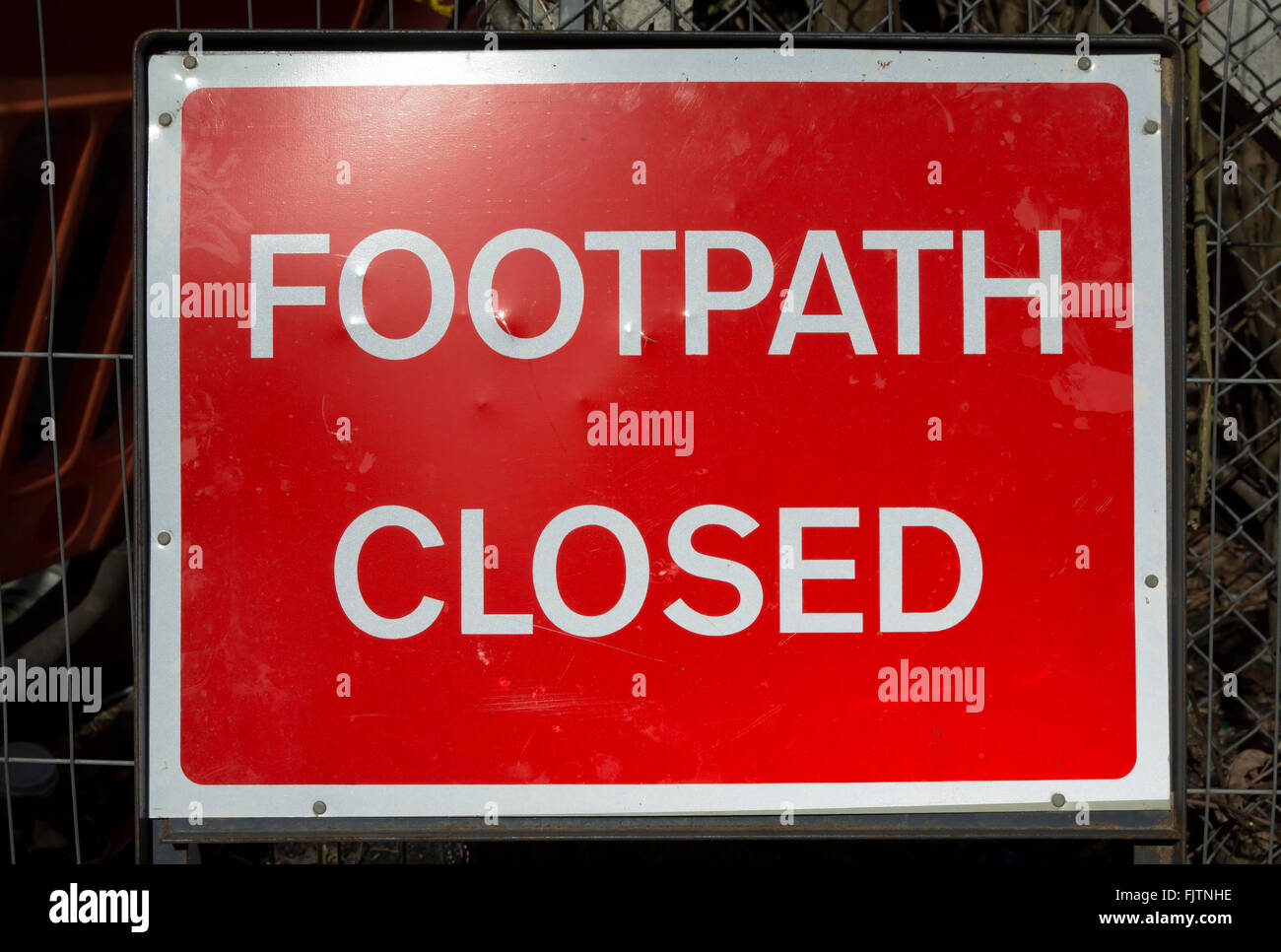 Footpath closed sign hi-res stock photography and images - Alamy