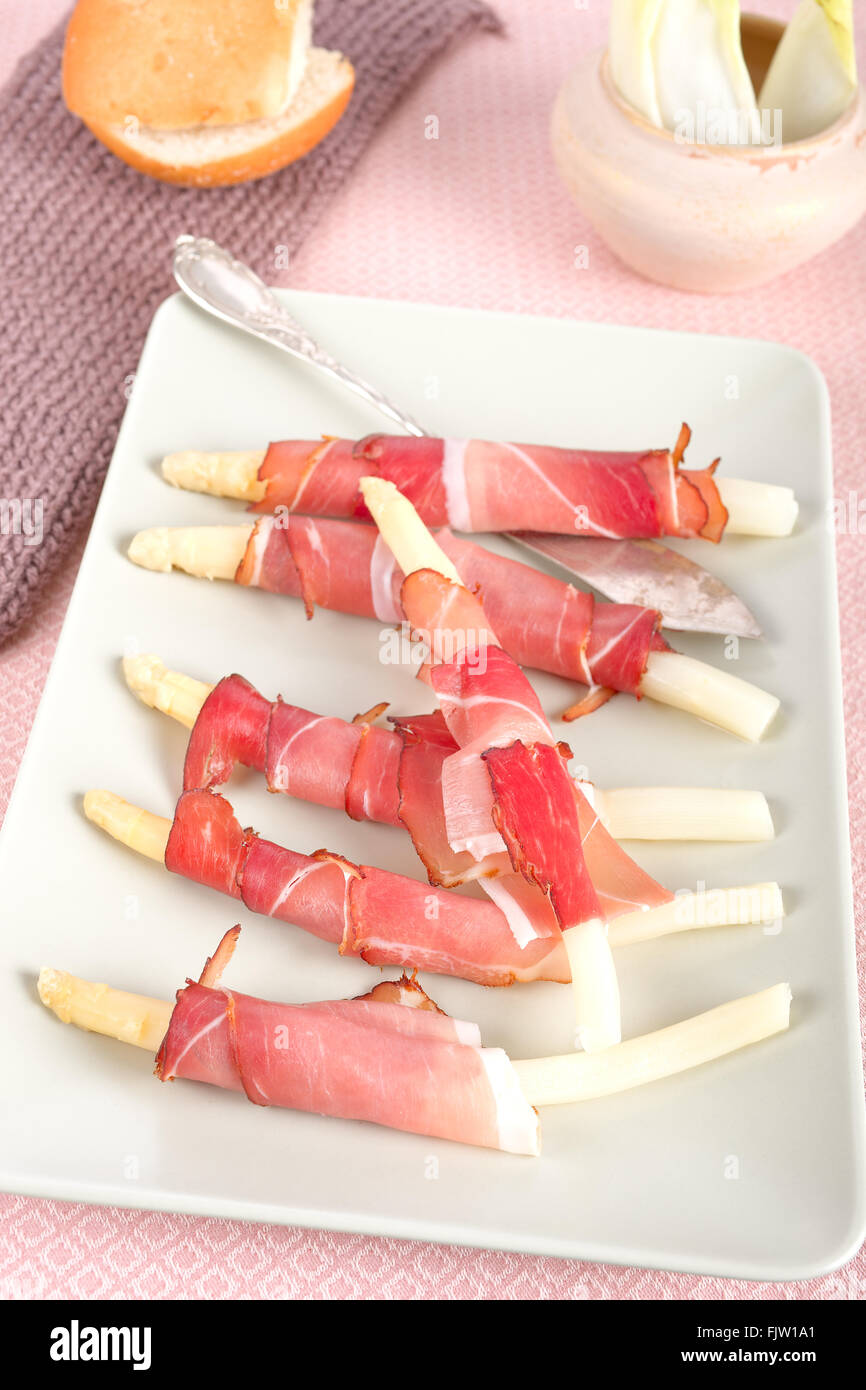 White asparagus wrapped in a Parma ham Stock Photo Alamy