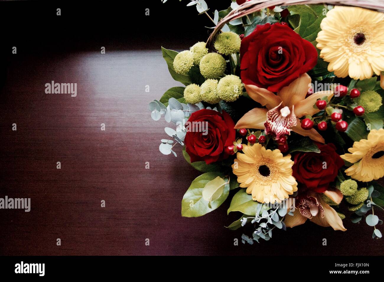 Daisy flower bouquet hi-res stock photography and images - Alamy