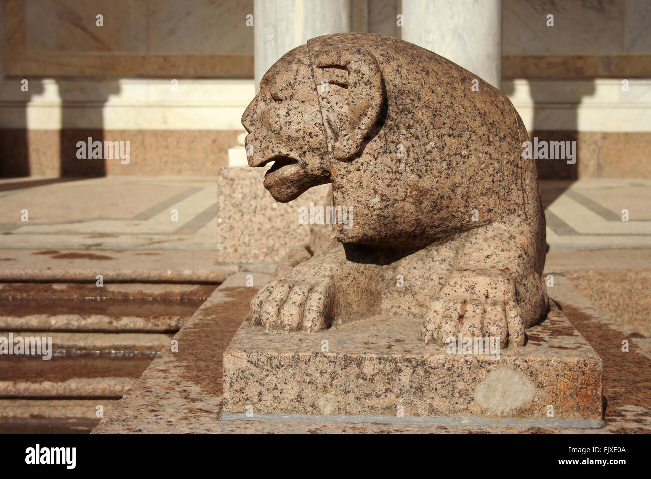 Granite lion statue in the Lower Park of Peterhof Stock Photo Alamy
