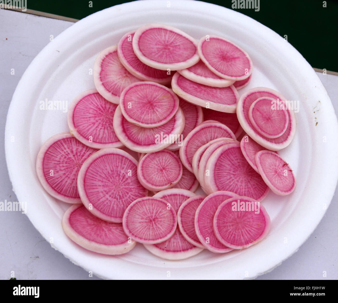 Raphanus sativus, PUSA Gulabi radish, sliced, cultivar with long rose