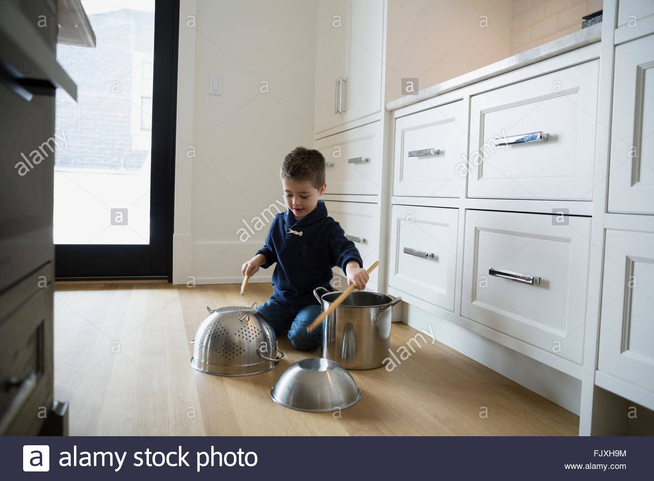 Banging pots hires stock photography and images Alamy
