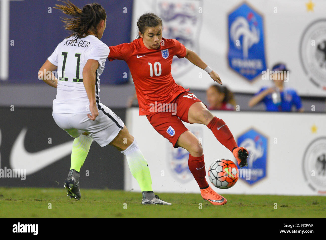 Tampa, Florida, USA. 3rd Mar, 2016. England forward Karen Carney (10) brings the ball upfield during the She Believes Cup at Raymond James Stadium on March 3, 2016 in Tampa, Florida. The US won 1-0. Credit:  Scott A. Miller/ZUMA Wire/Alamy Live News Stock Photo