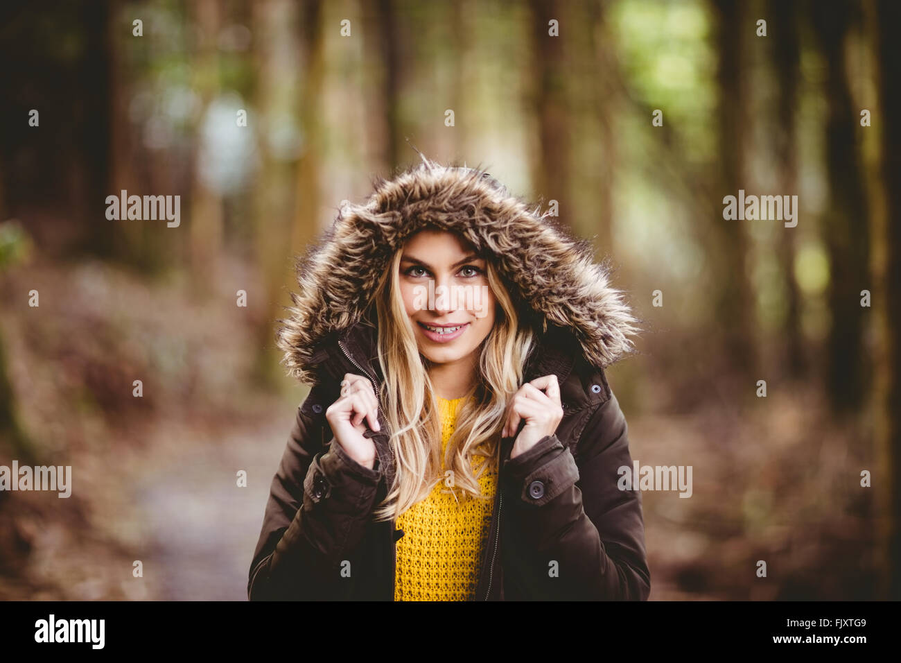 Woman wearing green jumper hi-res stock photography and images - Alamy