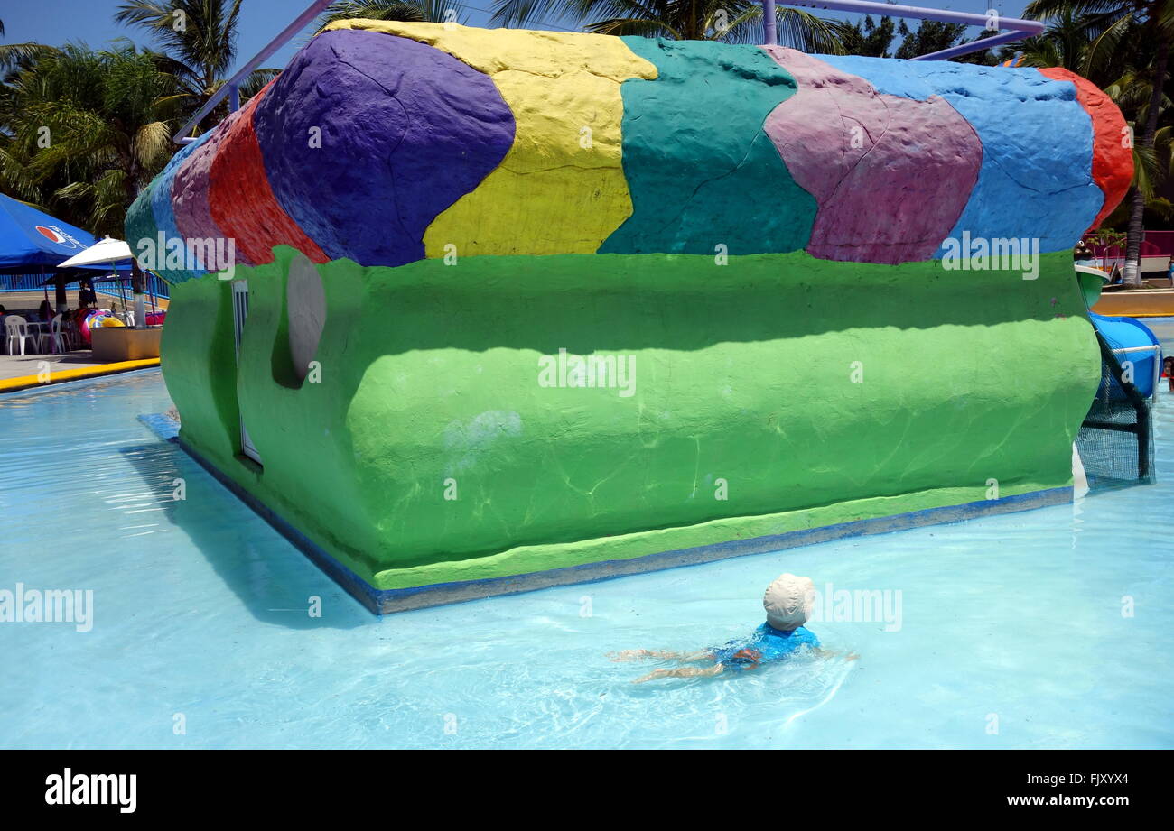 Toddler kiddie pool hires stock photography and images Alamy