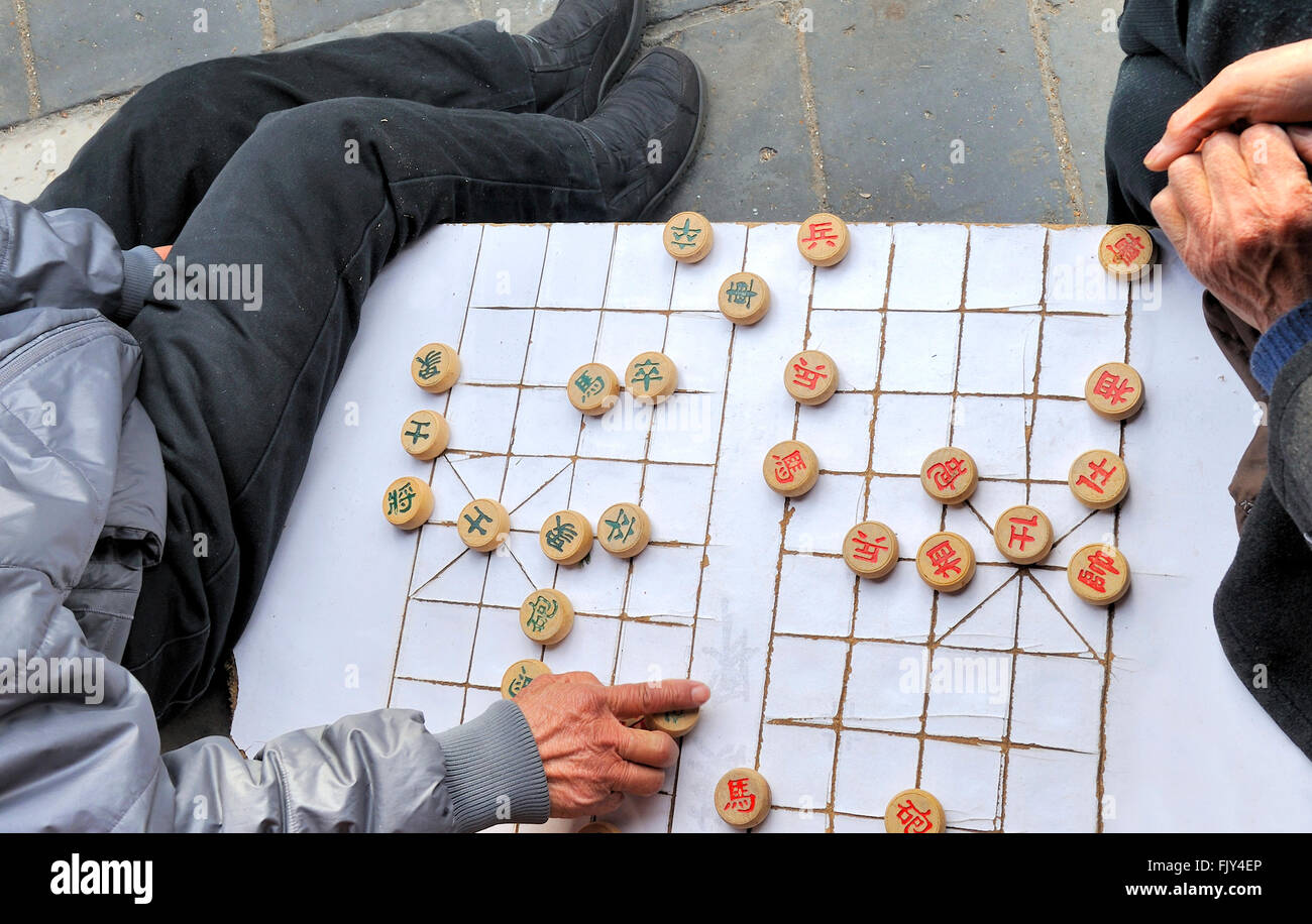 Xiangqi. Jogo Tradicional Chinês. Xadrez Chinês. Jogo De Tabuleiro. Foto  Royalty Free, Gravuras, Imagens e Banco de fotografias. Image 144320859