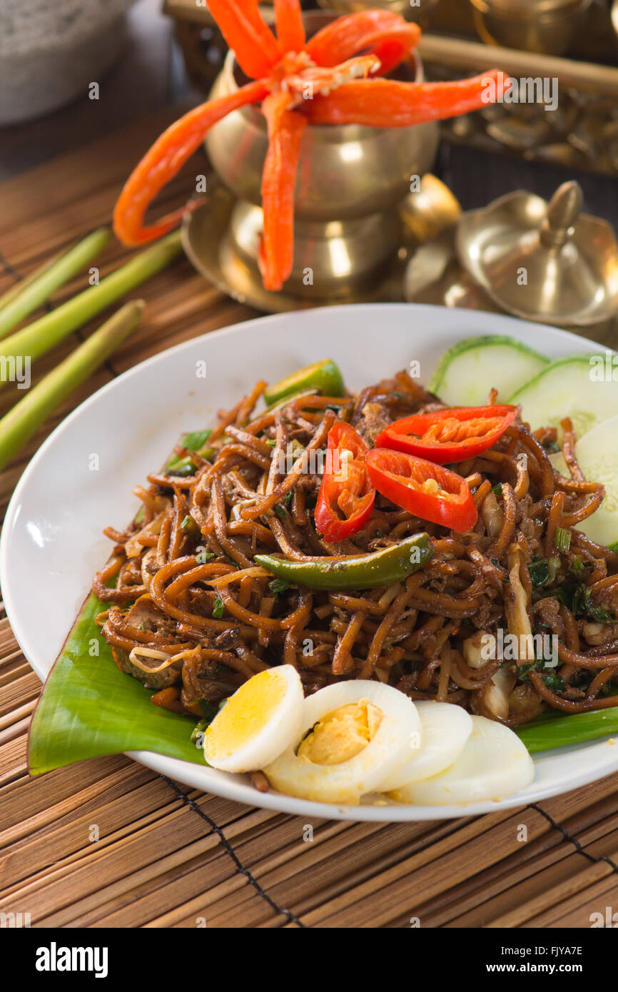 mie goreng, mi goreng, indonesian fried noodles Stock Photo - Alamy
