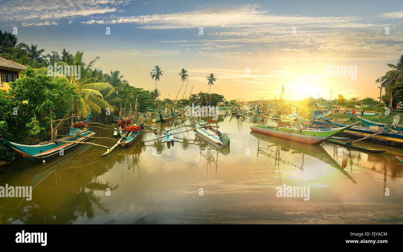 Boats in water at sunset hi-res stock photography and images - Alamy