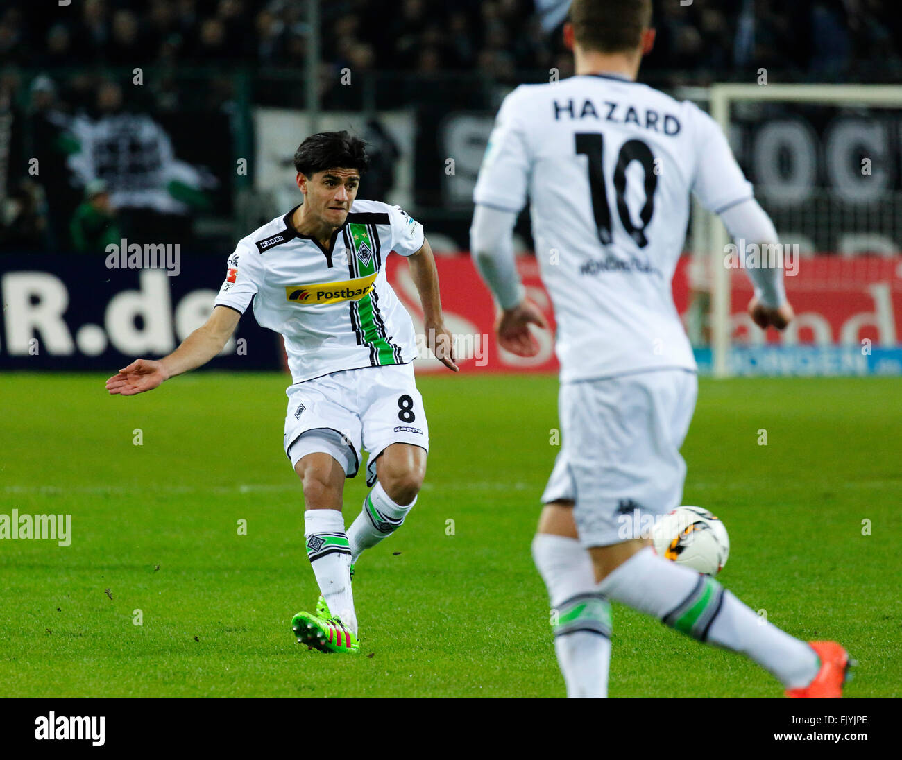 sports, football, Bundesliga, 2015/2016, Borussia Moenchengladbach versus VFB Stuttgart 4:0, Stadium Borussia Park, scene of the match, Mahmoud Dahoud (MG) in ball possession Stock Photo