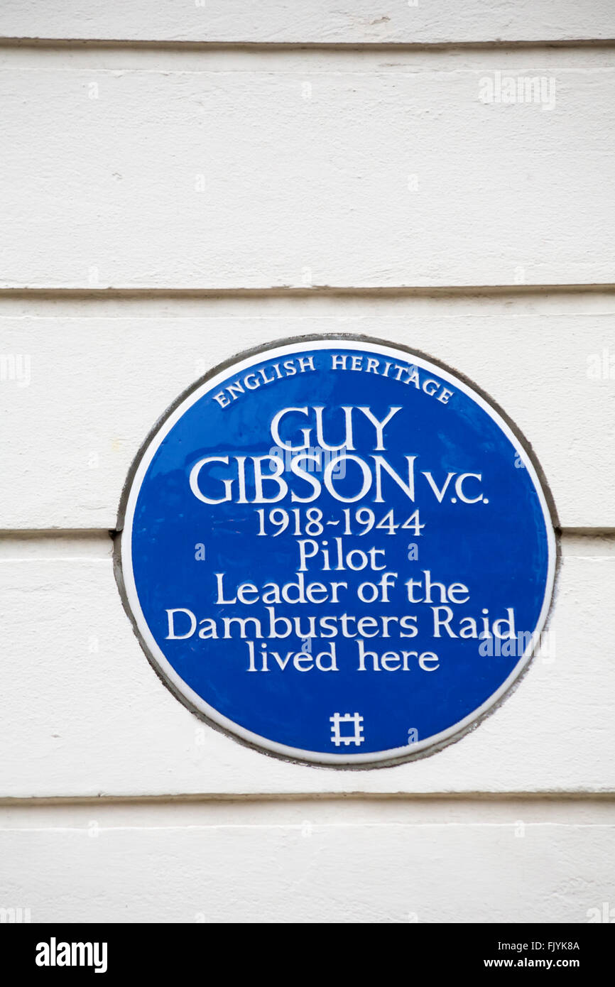 Guy Gibson V.C. 1918-1944 pilot leader of the Dambusters raid lived here - English Heritage blue plaque sign at Aberdeen Place, London UK Stock Photo