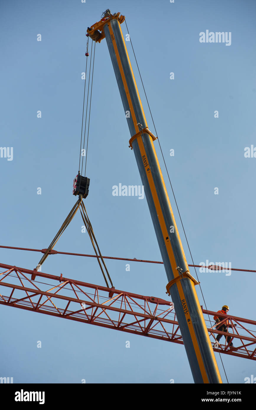 Construction worker dismantling tower crane Stock Photo Alamy