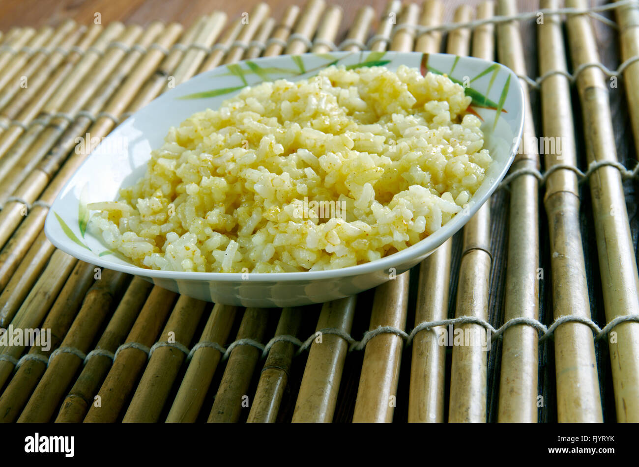 https://c8.alamy.com/comp/FJYRYK/kaha-bath-sri-lankan-yellow-rice-FJYRYK.jpg