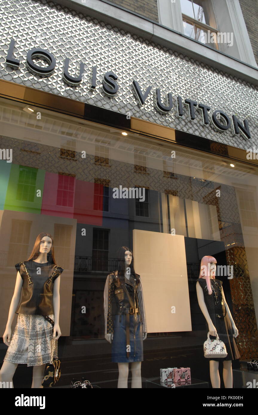 Louis Vuitton Window Display at their flagship London Store in Bond Stock Photo: 97730713 - Alamy