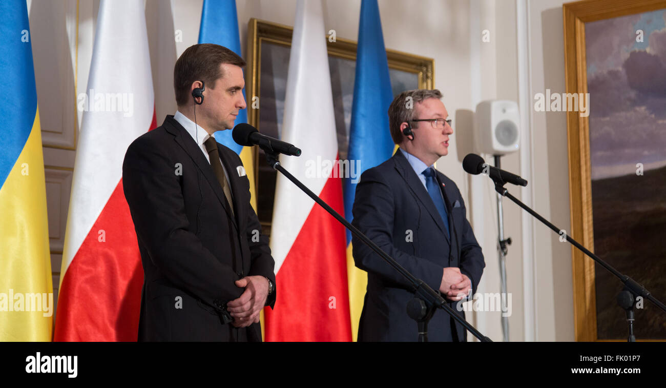 Deputy of Head of Presidential Administration of Ukraine, Kostiantyn Yelisieiev (left) and Secretary of State at the Chancellery of the President of Poland, Krzysztof Szczerski (right)  during a press conference after meeting of the Consultative Committee of Poland and Ukraine. (Photo by Mateusz Wlodarczyk / Pacific Press) Stock Photo